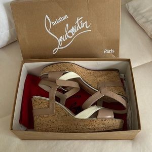 CHRISTIAN LOUBOUTIN || Neutral Wedge